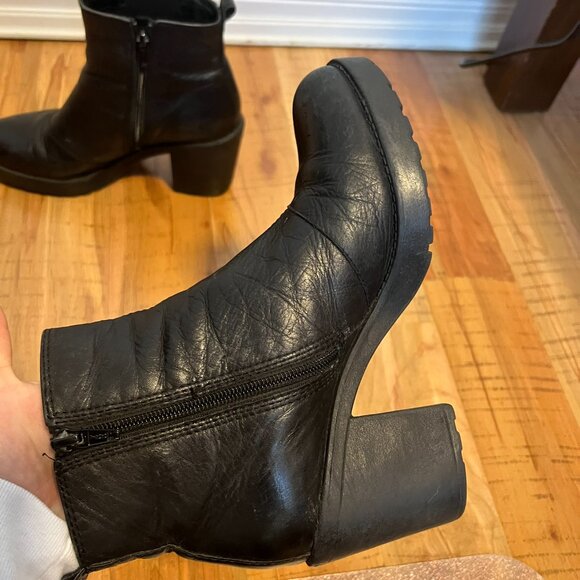 Vagabond Grace Black Leather Chelsea Chunky Heel Boots - Picture 7 of 14